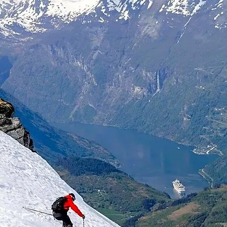 Aldeamento Turístico Folven Adventure Camp