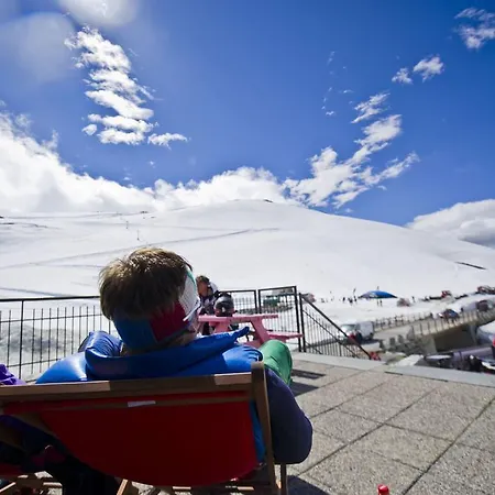 منتزه العطل Folven Adventure Camp هيلليه